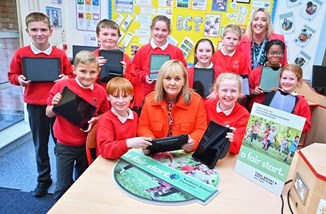 Michelle Mcilveen With Schoolchildren Northern Ireland Executive OGL
