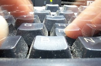 Transparent_fingers_on_keyboard